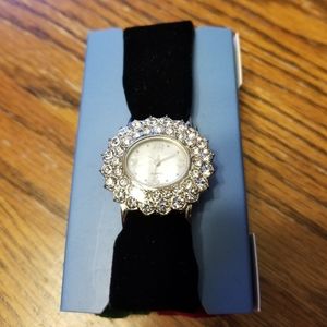 NEW Avon Montre-bracelet watch 3 in 1.  Bands black, green,  red